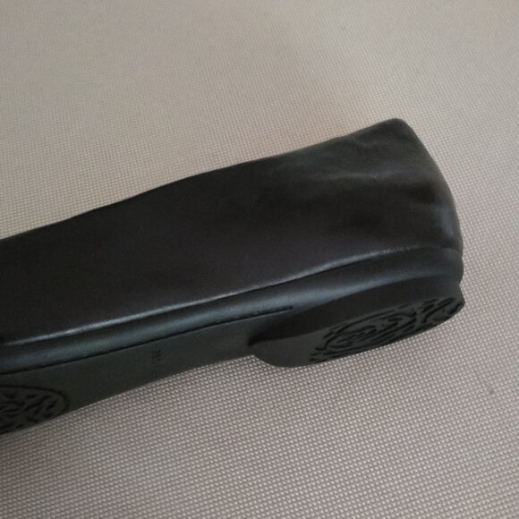 Taryn Rose "Rosa" Ballet Flats with Embossed Rose on toe cap, NWOT - Picture 11 of 12
